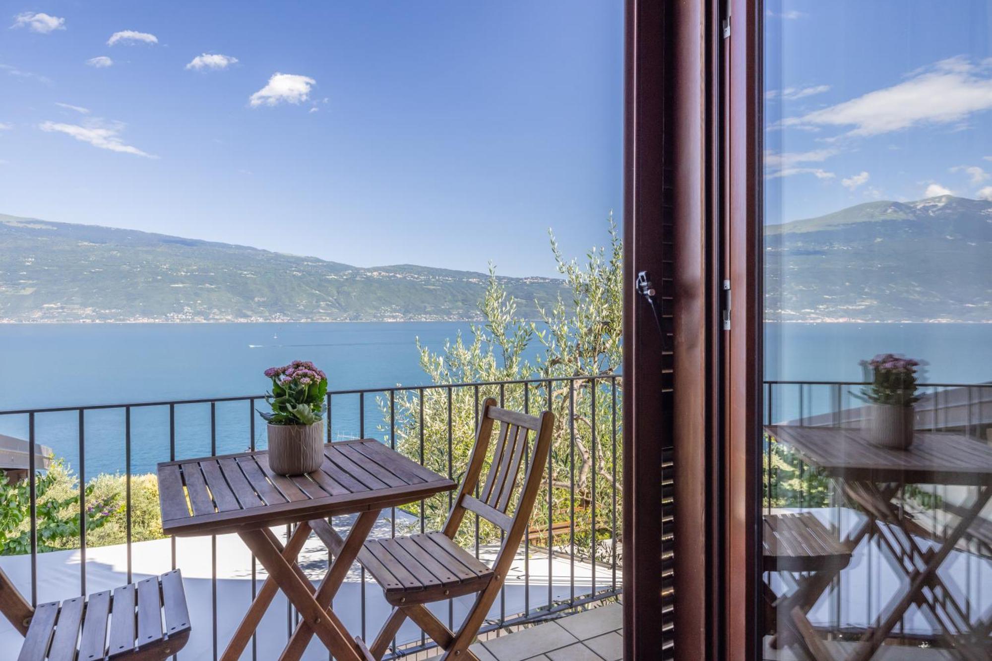 Hotel Meandro - Lake View Гарняно Екстериор снимка