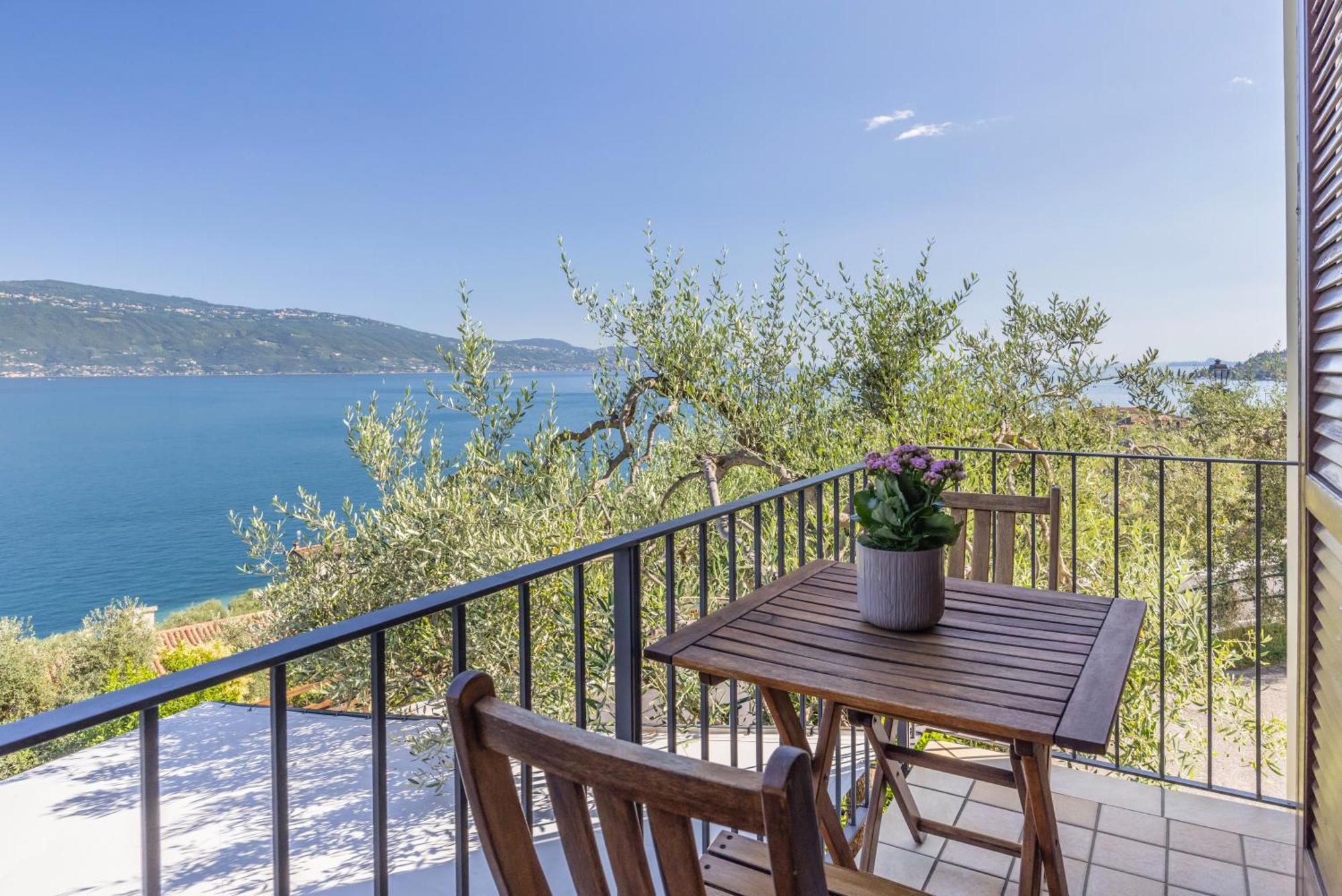 Hotel Meandro - Lake View Гарняно Екстериор снимка